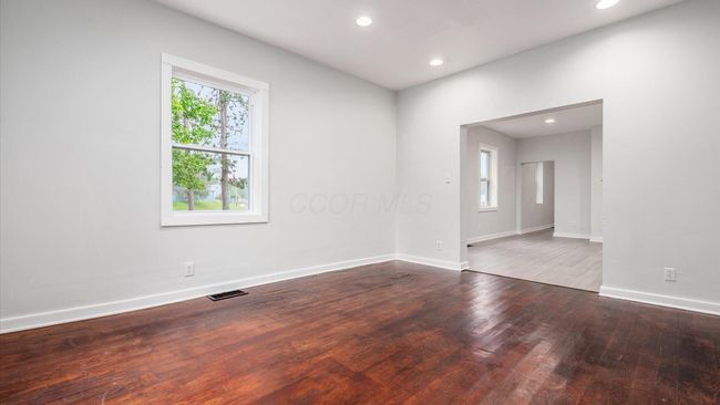 215 S Market St, House other with 3 bedrooms, 2 bathrooms and null parking in Somerset OH | Image 5