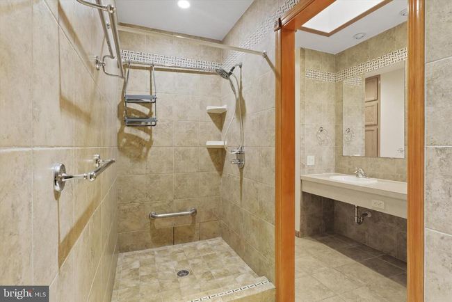 5806 Craig St, House other with 4 bedrooms, 2 bathrooms and null parking in SPRINGFIELD VA | Image 9