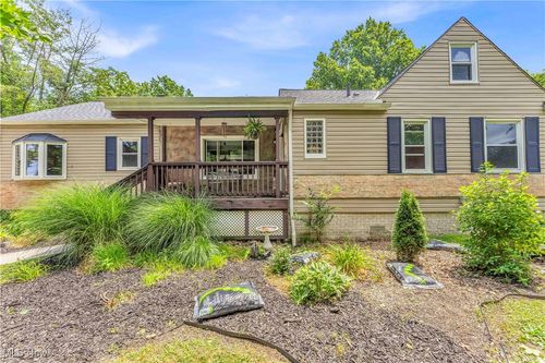 2135 Pine Ridge Dr, Wickliffe, OH, 44092-1120 | Card Image