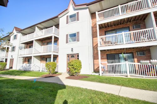 apt-16-185 Gregory St, Aurora, IL, 60504-4146 | Card Image