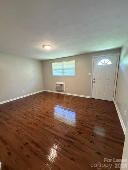 1847 13th Ave Sw, Hickory, NC, 28602-4801 | Card Image