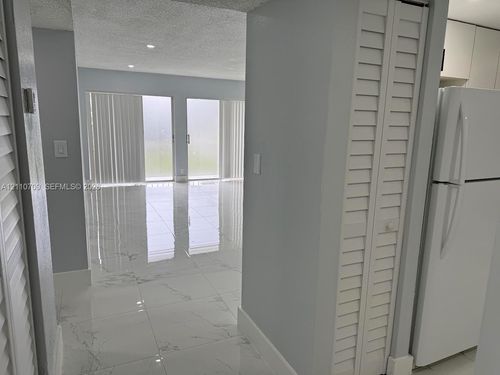 p102-17911 Nw 68th Ave, Hialeah, FL, 33015-3974 | Card Image