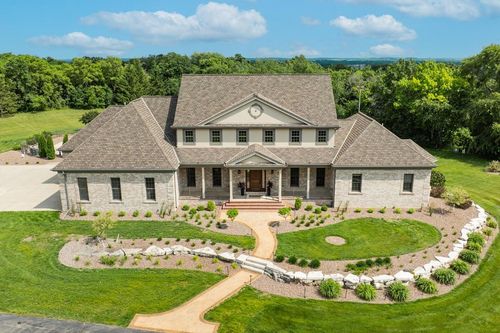 W304S8266 Oakridge Drive, Mukwonago, WI, 53149 | Card Image