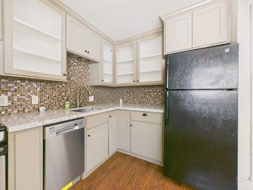 202-803 W 28th St, Austin, TX, 78705-3922 | Card Image