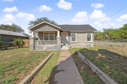 711 Abrams St, Big Spring, TX, 79720-2225 | Card Image