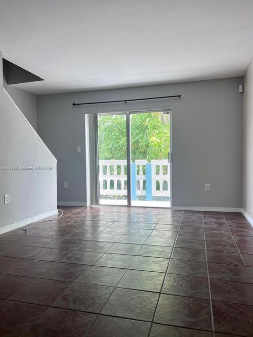 apt-210-7820 Ne Bayshore Ct, Miami, FL, 33138-6382 | Card Image