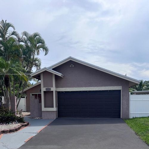 8195 Sw 24th Pl, Miramar, FL, 33025-2285 | Card Image