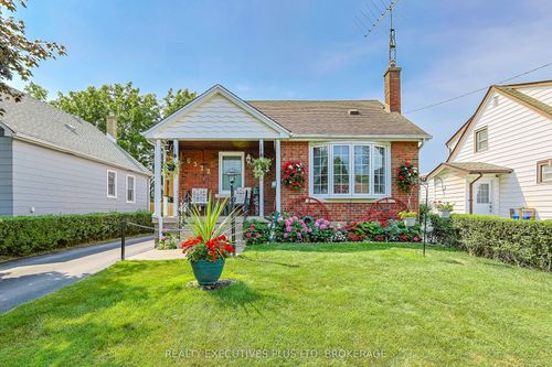 6322 Monroe St, Niagara Falls, ON, L2G2G8 | Card Image