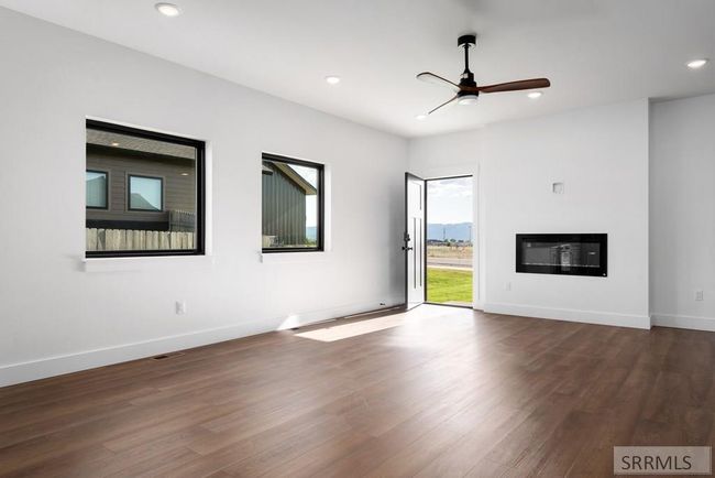 823 Booshway St, Condo with 5 bedrooms, 3 bathrooms and 2 parking in Driggs ID | Image 5