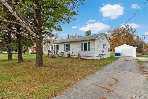 5482 Grand Blanc Rd, Swartz Creek, MI, 48473-9421 | Card Image