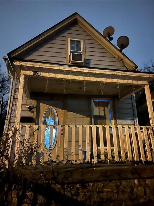 829 Reynolds Ave, Kansas City, KS, 66101-3422 | Card Image