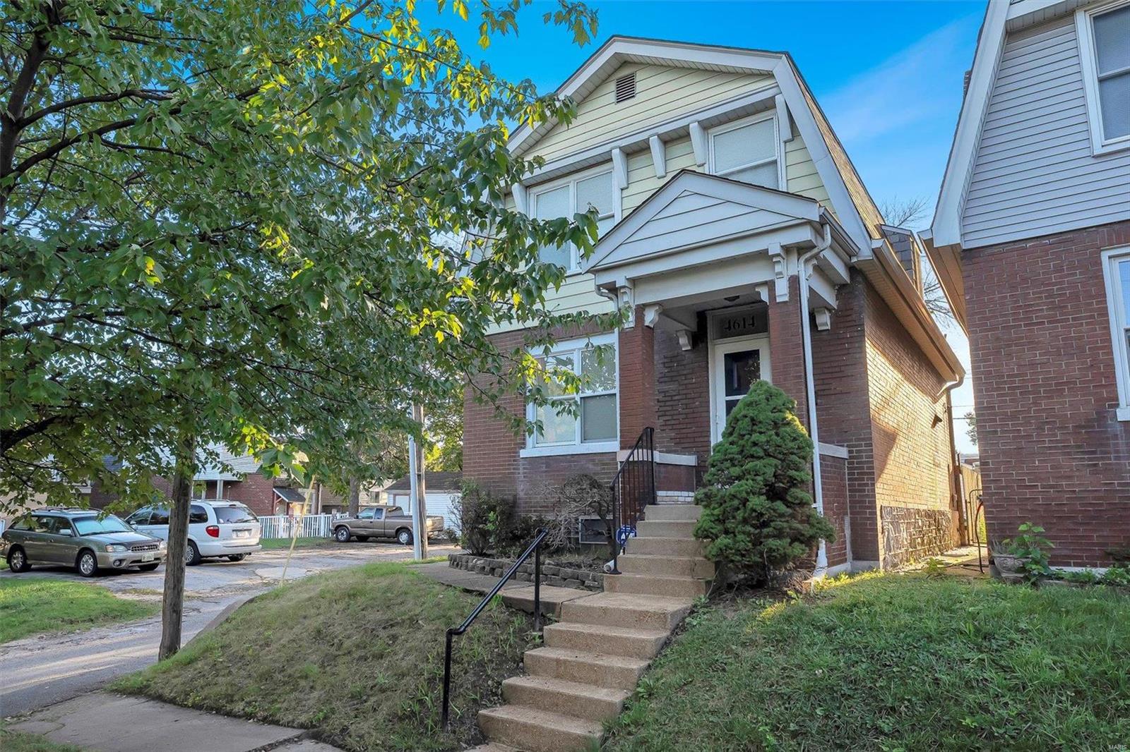 Dahlia Ave, Saint Louis, MO 63116