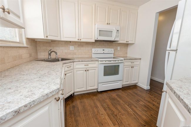 21 W Neptune Ave, House other with 2 bedrooms, 1 bathrooms and null parking in Lindenhurst NY | Image 8