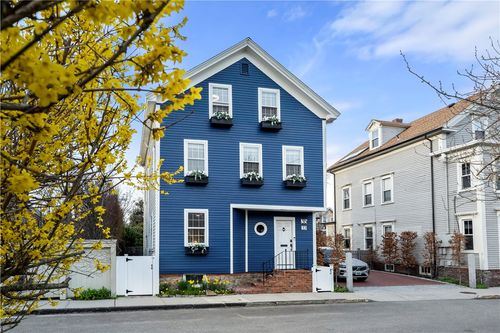 2-35 Marsh St, Newport, RI, 02840-2441 | Card Image