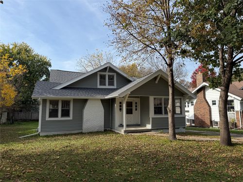 1424 42nd Street, Des Moines, IA, 50311 | Card Image