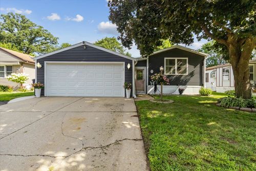 82 Falling Creek Cir, Janesville, WI, 53548-9106 | Card Image