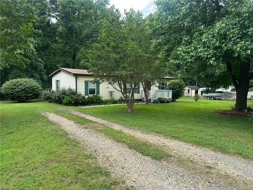 3768 Hillcroft Ln, Walkertown, NC, 27051-9785 | Card Image