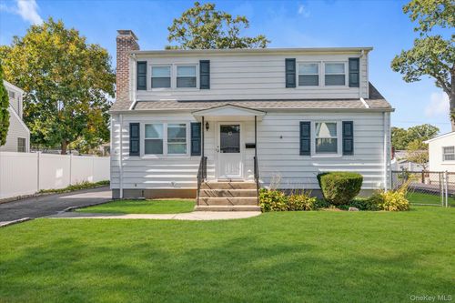 13 Inwood Rd, Glen Cove, NY, 11542-1546 | Card Image