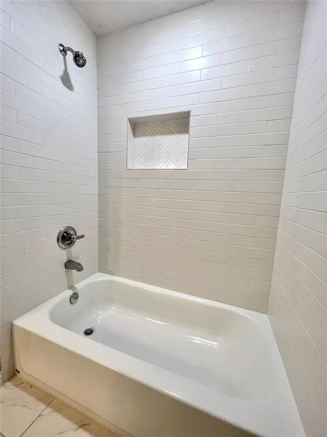 813 Cedar Lawn Dr, House other with 3 bedrooms, 2 bathrooms and null parking in Alvin TX | Image 12