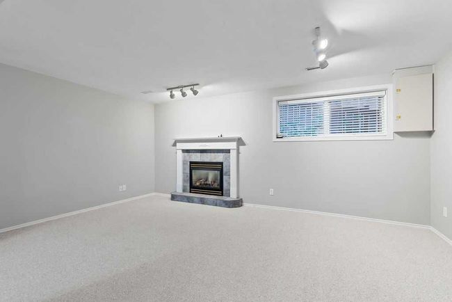 76 Coach Gate Way Sw, House other with 3 bedrooms, 2 bathrooms and 4 parking in Calgary AB | Image 30
