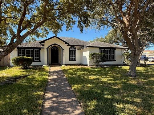 7001 Madiera Dr, Corpus Christi, TX, 78414-3951 | Card Image