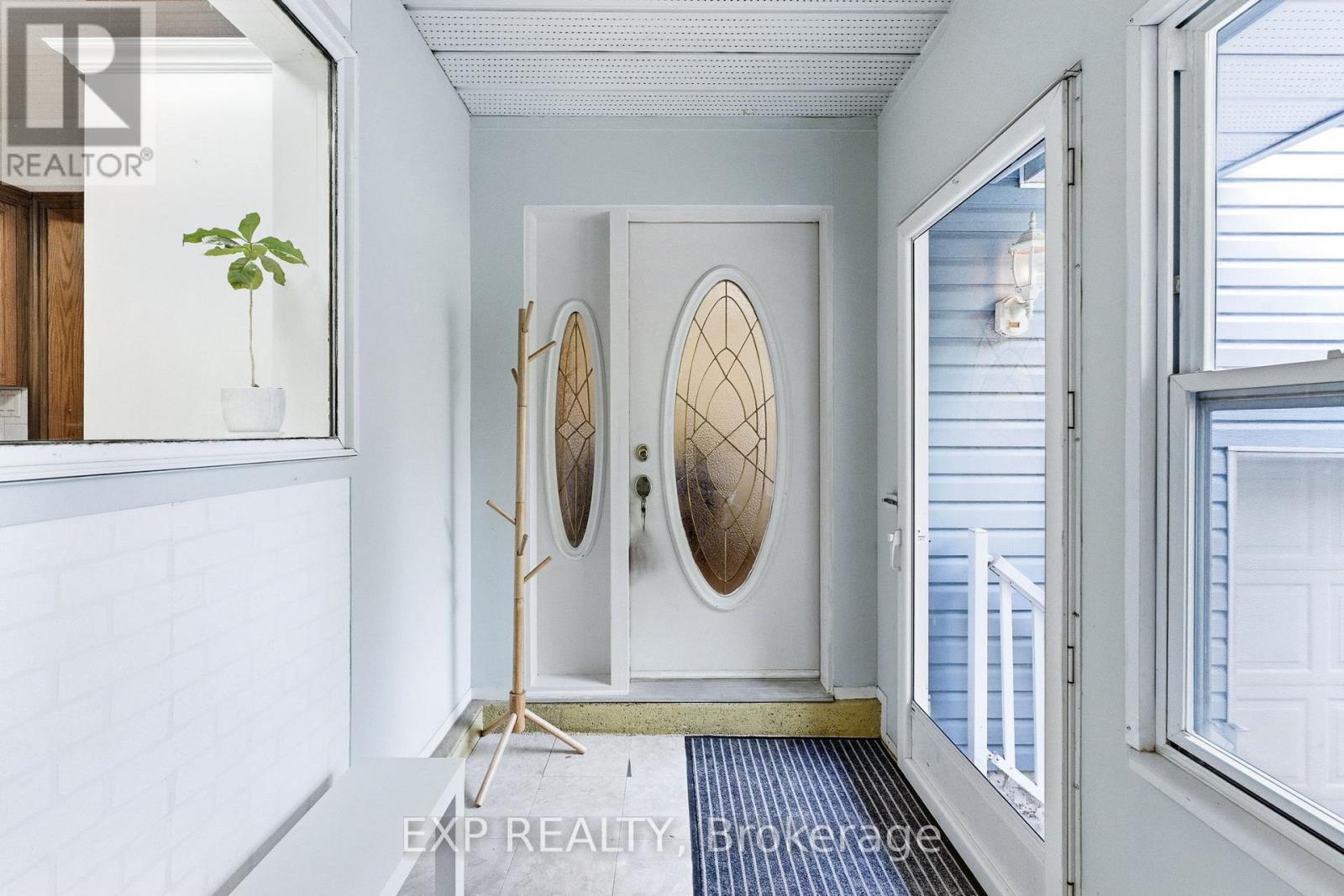 Residential in Georgina (Historic Lakeshore Communities) 3