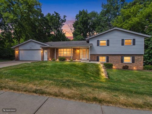784 N Musket Ridge Dr, Sun Prairie, WI, 53590-3479 | Card Image