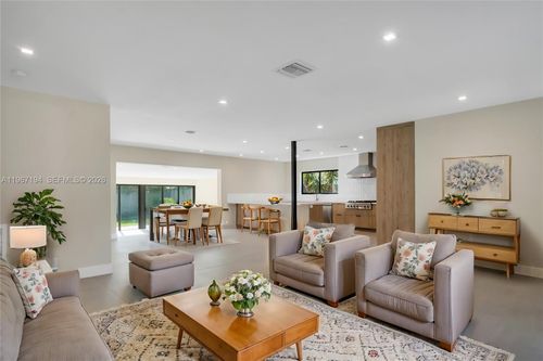 910 W 47th Ct, Miami Beach, FL, 33140-2907 | Card Image