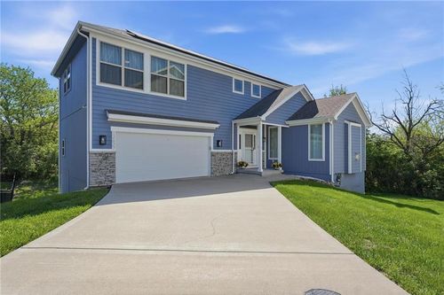 12627 Charlotte St, Kansas City, MO, 64146-1300 | Card Image