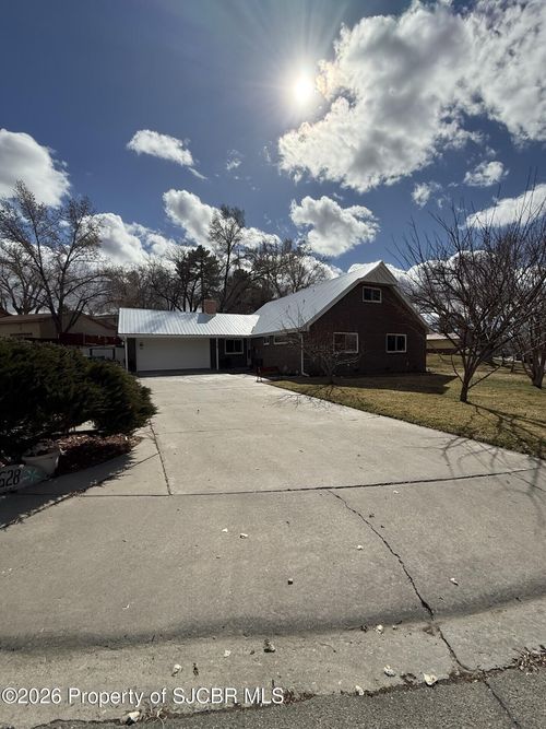 628 N Gladeview Dr, Farmington, NM, 87401-6070 | Card Image