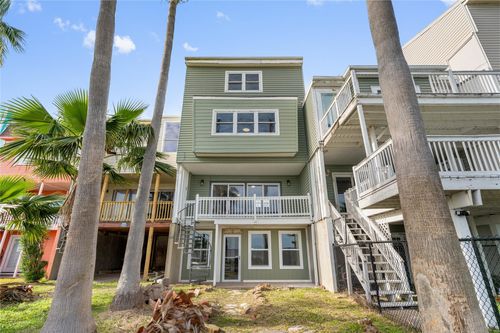 5 Tiki Cir, Tiki Island, TX, 77554-6194 | Card Image
