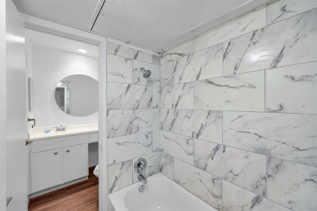 APT-203 - 2100 Wilcrest Dr, Townhouse with 2 bedrooms, 2 bathrooms and null parking in Houston TX | Image 23