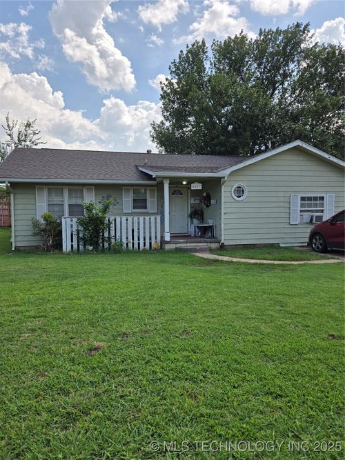 1003 E 4th St, Cushing, OK, 74023-4110 | Card Image