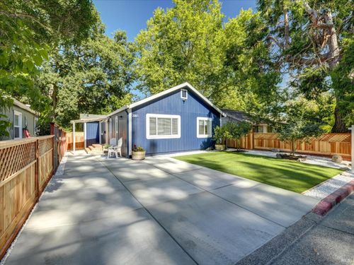 381 Johnson St, Sebastopol, CA, 95472-3428 | Card Image
