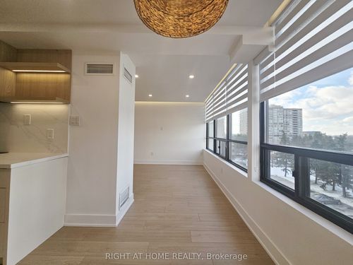 512-7460 Bathurst St, Thornhill, ON, L4J7K9 | Card Image