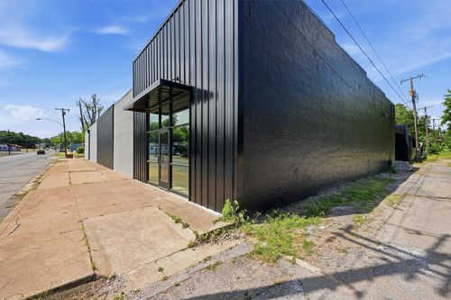 613 S Armstrong Ave, Denison, TX, 75020-4422 | Card Image