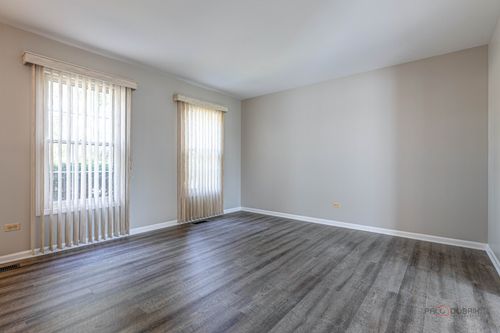 6965 Bentley Dr, Gurnee, IL, 60031-5148 | Card Image