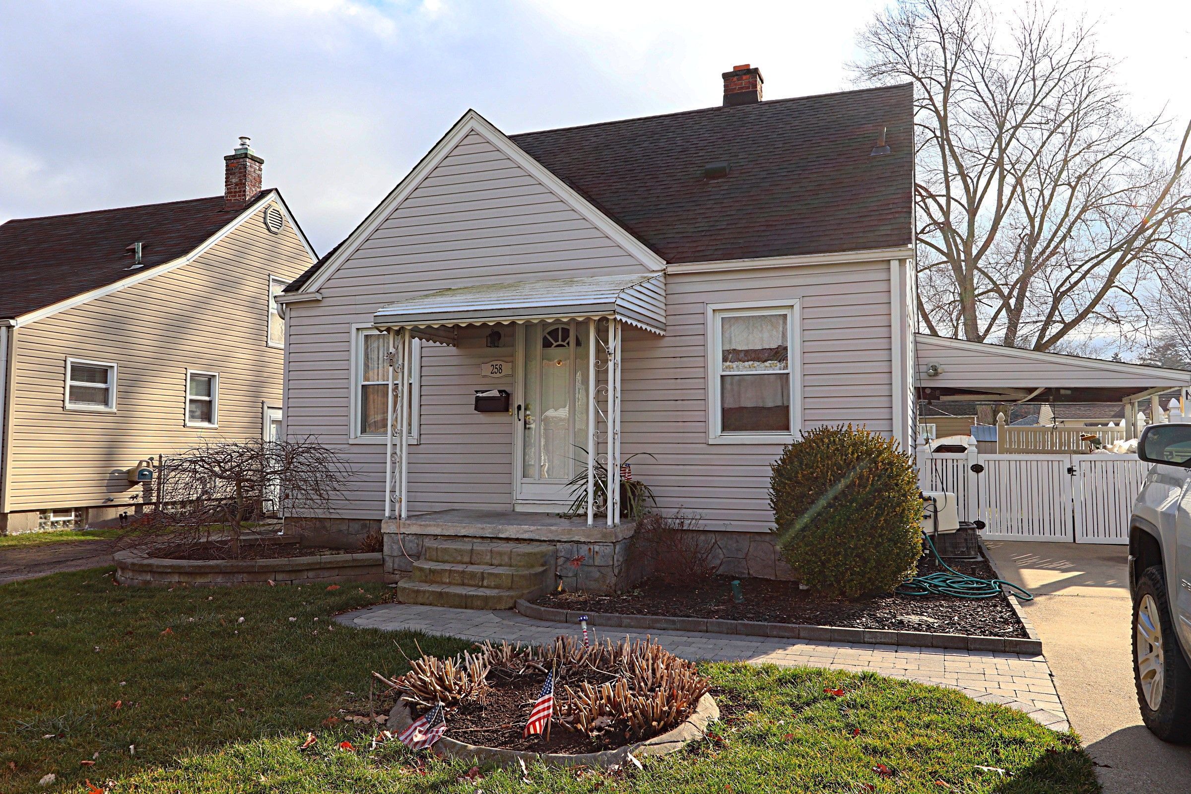 12 Mile Rd, Royal Oak, MI 48073