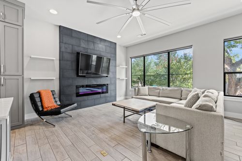 apt-202-4526 Deere St, Dallas, TX, 75204-3471 | Card Image