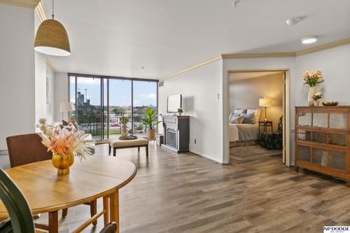 s40-3000 Farnam St, Omaha, NE, 68131-3521 | Card Image
