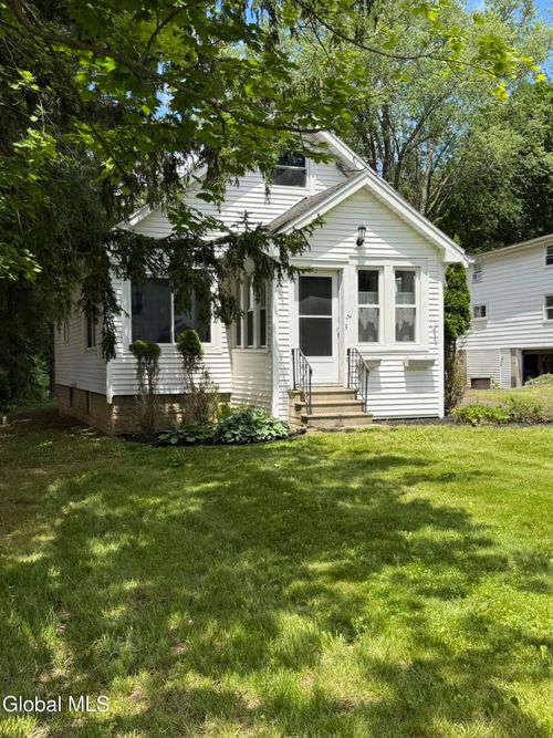 34 Hamilton St, Guilderland, NY, 12084-9750 | Card Image
