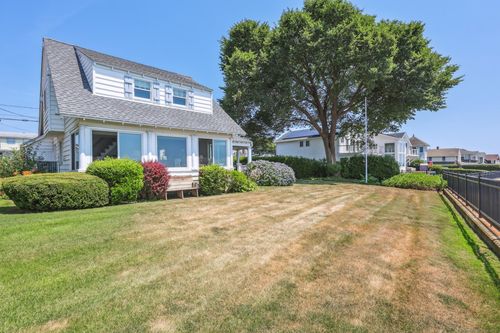 245 Giants Neck Rd, Niantic, CT, 06357-2221 | Card Image