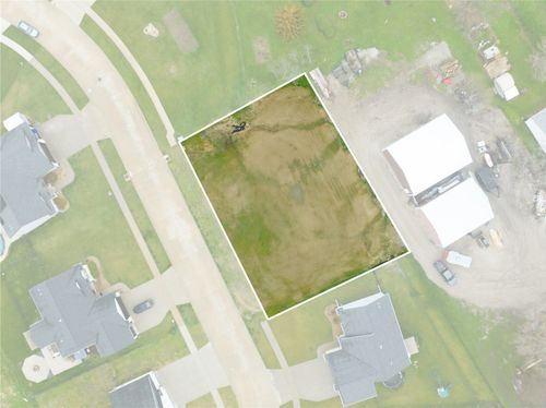 708 Pointer Cir, Center Point, IA, 52213-9390 | Card Image