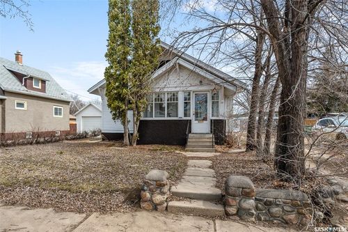 1227 1st Ave Nw, Moose Jaw, SK, S6H3N5 | Card Image