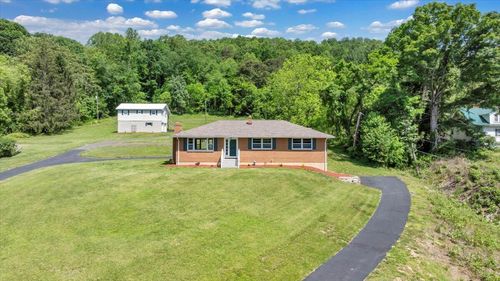 1104 E Dolly Ann Dr, Covington, VA, 24426-3019 | Card Image