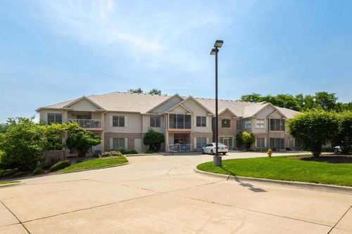 1237-1237 Kimberly Rd, Bettendorf, IA, 52722-4024 | Card Image