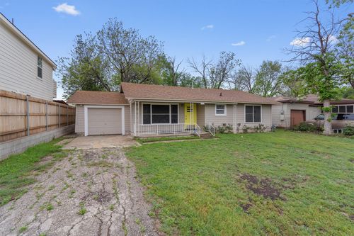 1908 W 2nd St, Taylor, TX, 76574-2237 | Card Image