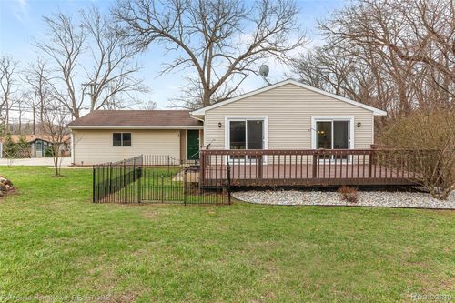 10618 Wolverine Dr, Pinckney, MI, 48169-8878 | Card Image