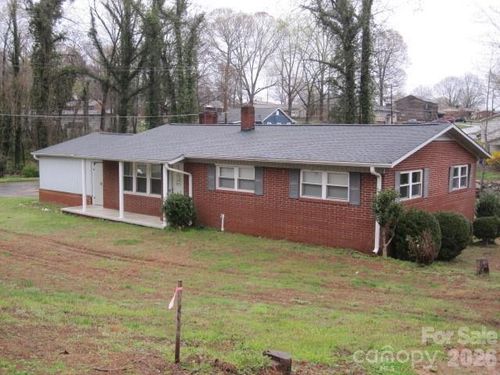 1836 31st St Ne, Hickory, NC, 28601-3230 | Card Image