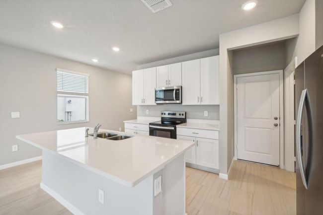 5730 Se Edgewater Cir, Townhouse with 3 bedrooms, 3 bathrooms and null parking in Stuart FL | Image 6